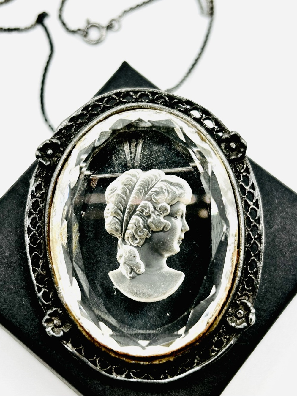 Vintage Reverse Carved Crystal Intaglio Cameo Brooch & Pendant w/ 18” chain
